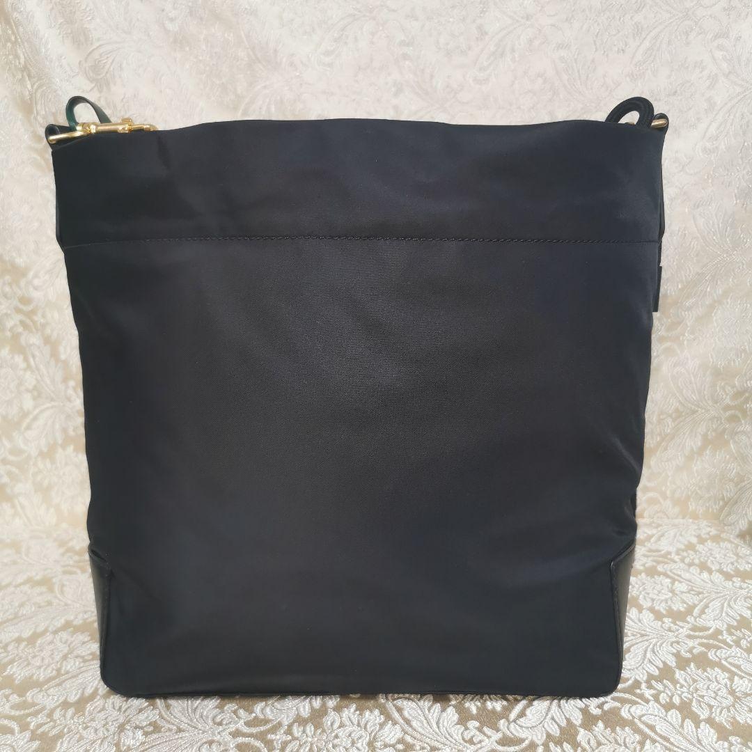 トリーバーチ　バケットバッグ　ブラック　グリーン　ペリー ナイロン