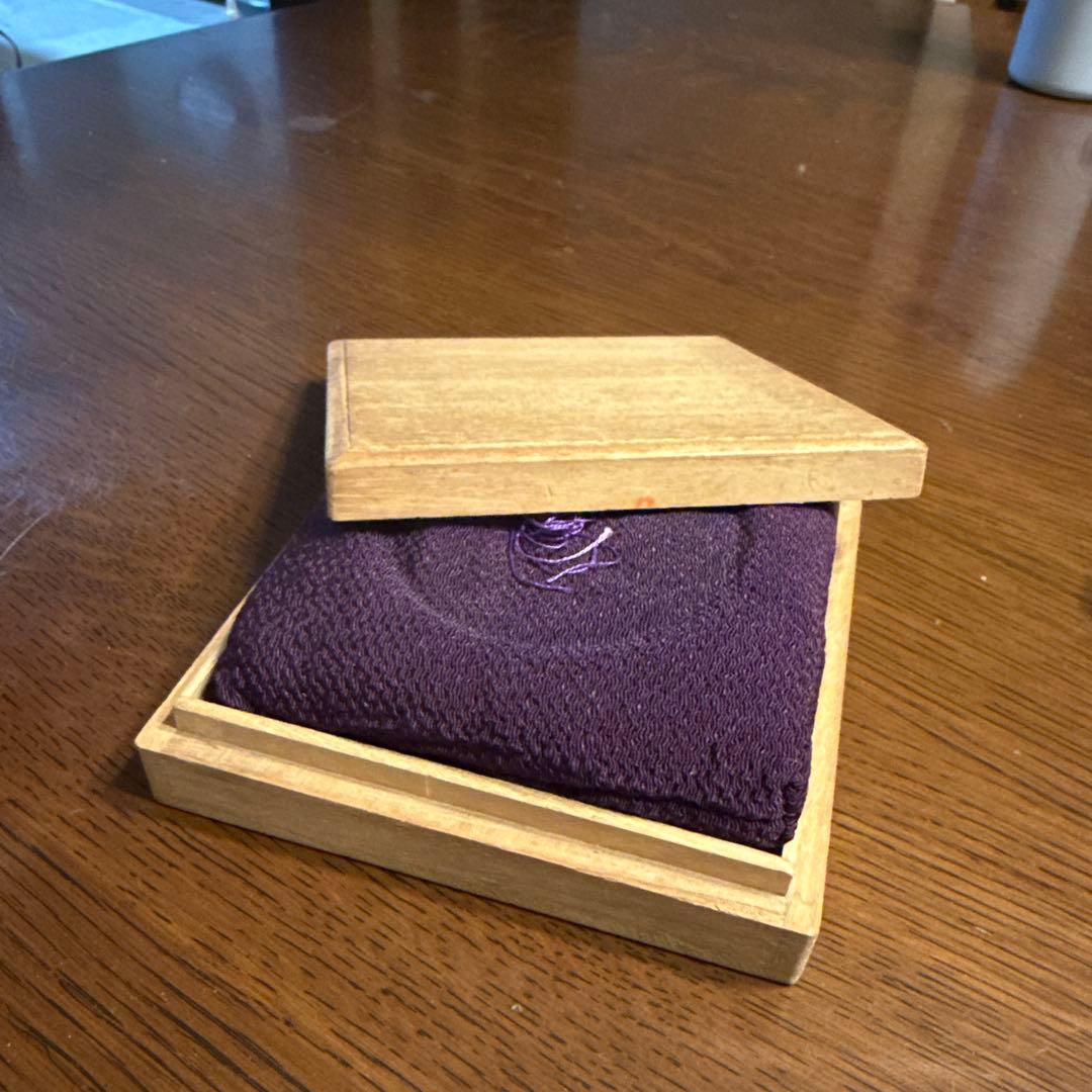 獅*丸様 伝統的な日本の鉄製鍔、木製ケース付き