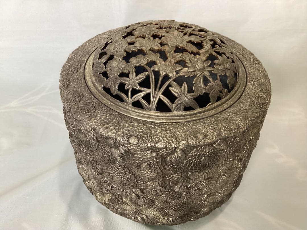 香炉 菊華 花紋様彫刻 銅香炉 佐野 宏采造　高岡銅器　金属工芸品