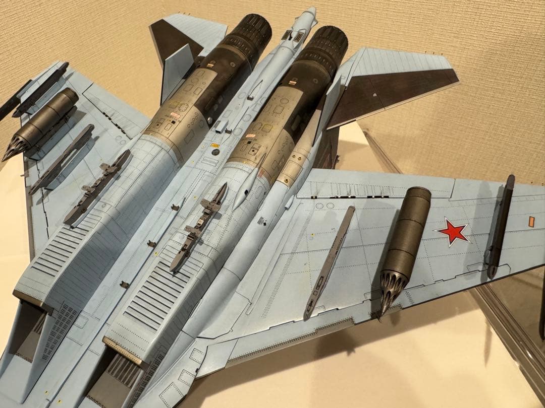 SU-35S フランカーE 1/48 完成品 木製スタンド付き