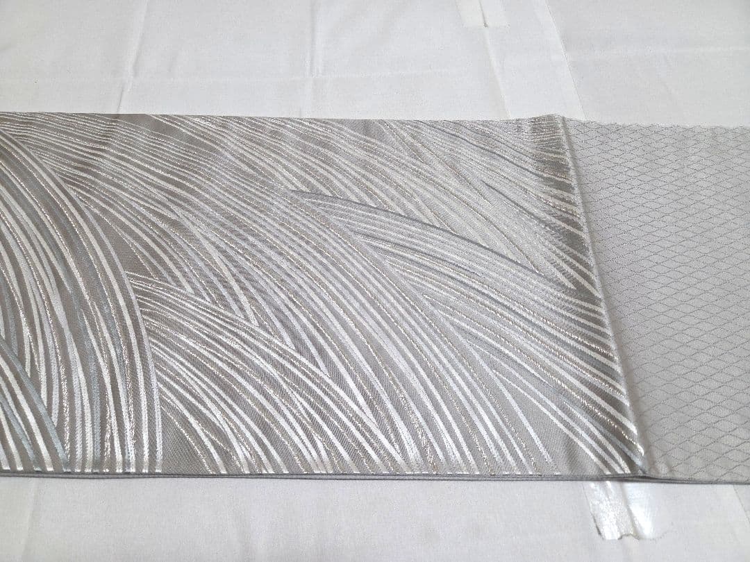 A◆着物くつろぎ 美品 ライン模様 手織 引箔 銀 六通 正絹 フォーマルな袋帯