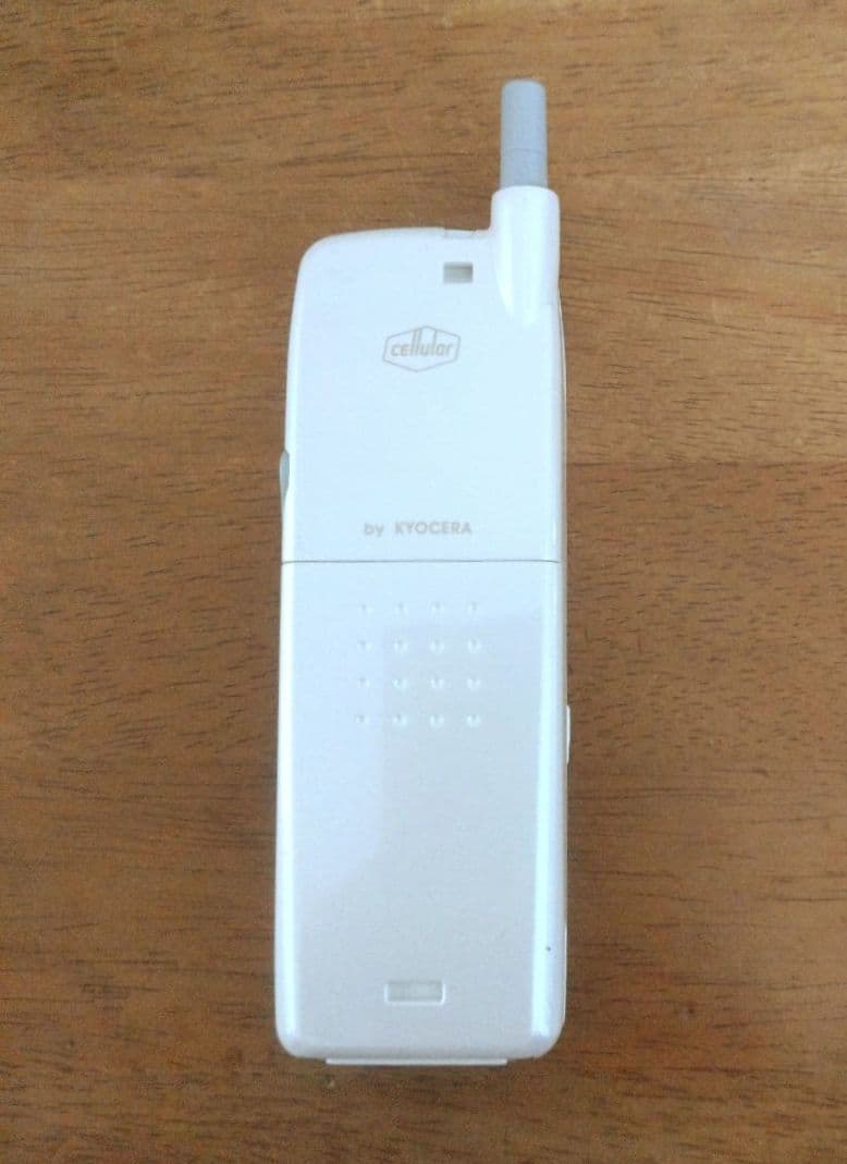 セルラー　Ｄ２０２Ｋ　ハローキティ　モックアップ 展示用模型　ガラケー