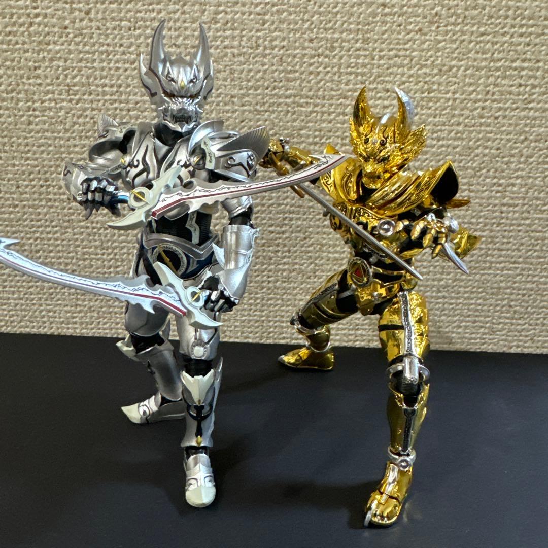 《開封済美品》真骨彫製法・黄金騎士ガロ（冴島鋼牙）&銀牙騎士ゼロの2体セット