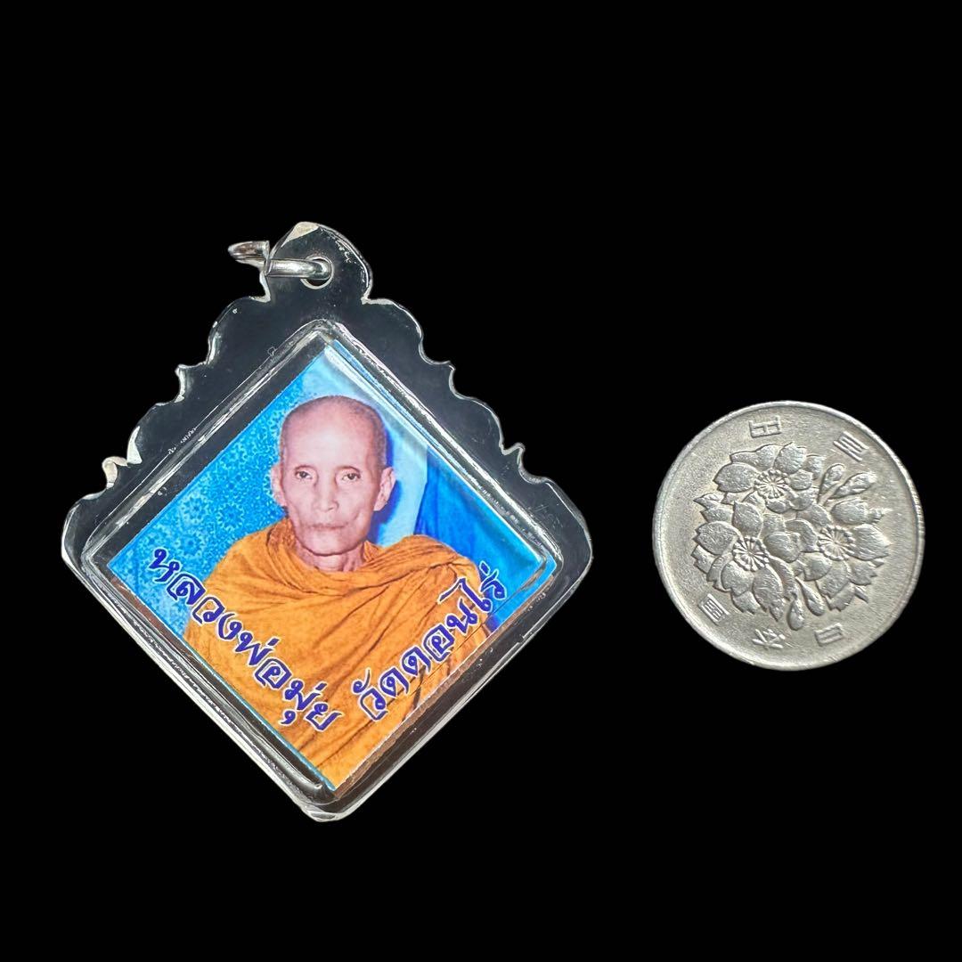 【本家本元金運の縁起物】ルアンポームイ師の真影　究極の金運到来必至　プラクルアン