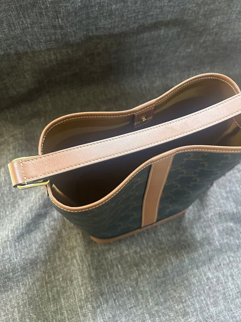 CELINE スモール バケット トリオンフ　キャンバス＆カーフスキン　タン