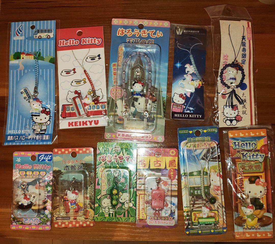 公*o様 ハローキティご当地ストラップセット　約140個まとめ売り