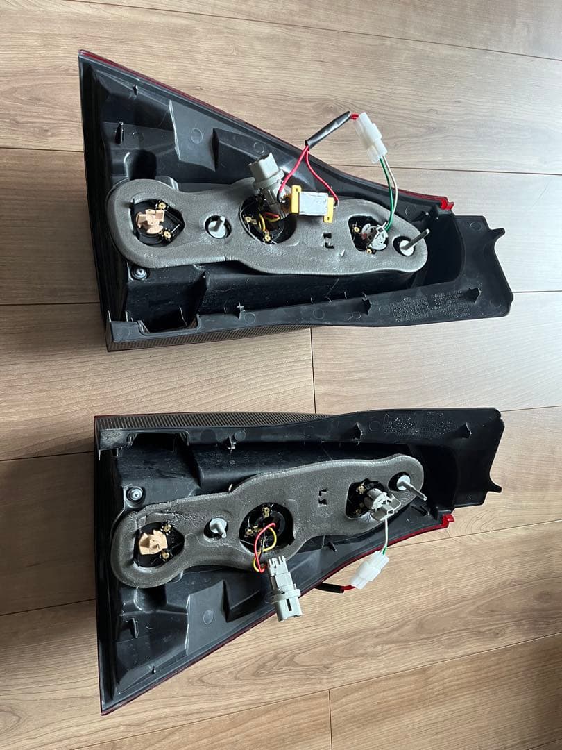 トヨタハイラックスサーフ215 テールランプ(右側)