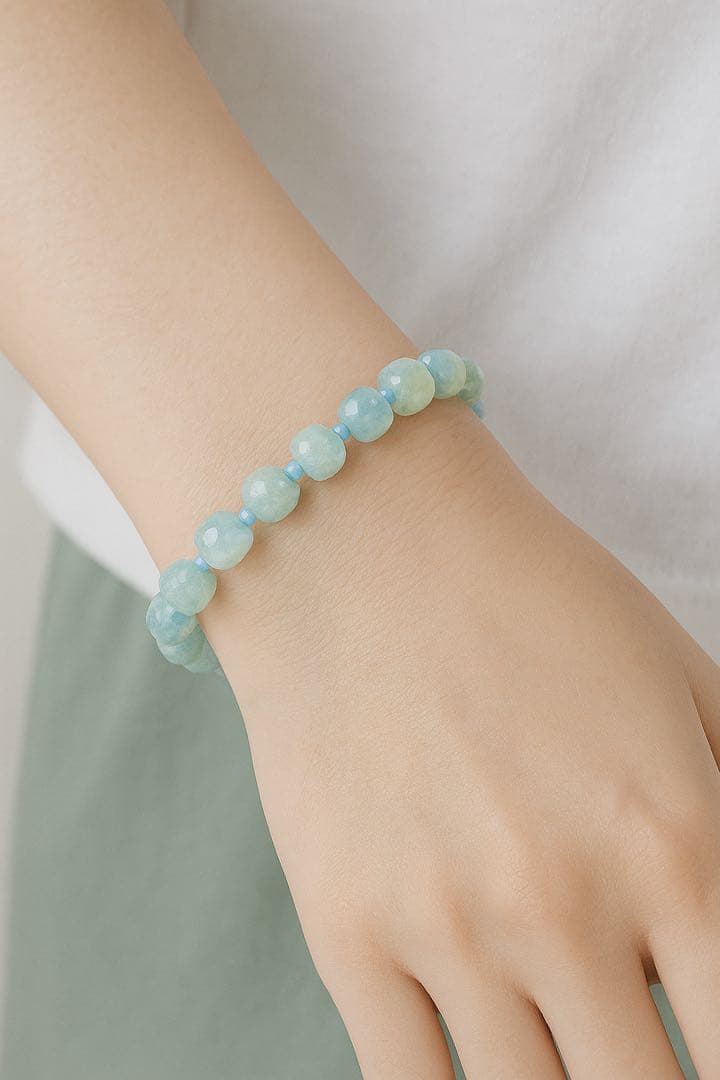 【はくとん( 'ω')ŧ‹\"ŧ‹\"】希少色バイカラー翡翠のゴムブレスレット