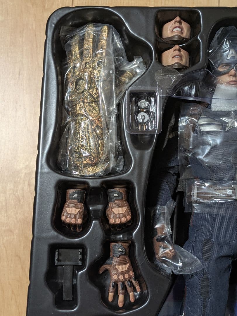 【未使用品】ホットトイズ　エンドゲーム　キャプテン・アメリカ（ステルススーツ版）