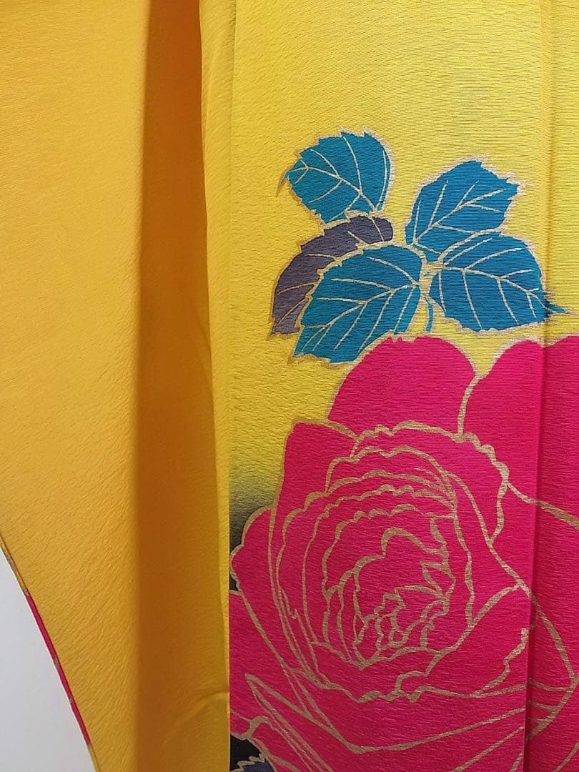 作家物・草野一騎　薔薇咲き誇る振袖×大胆アート構図／イエロー地×華麗モダンな名品