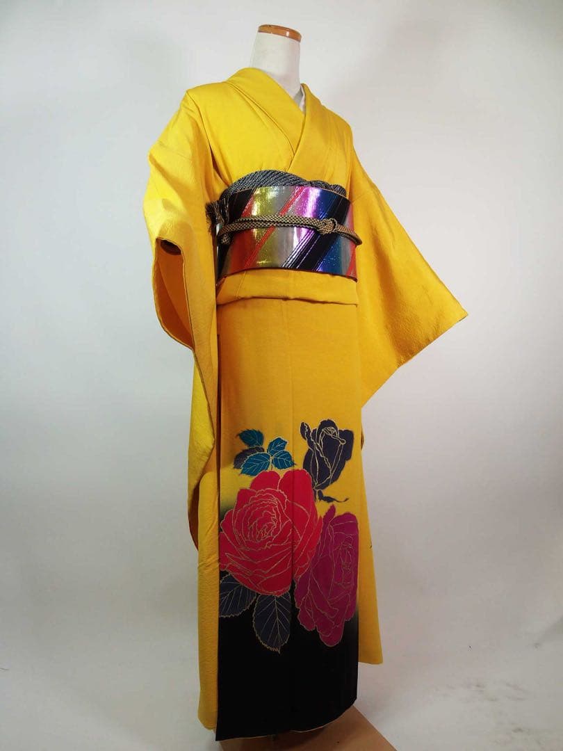 作家物・草野一騎　薔薇咲き誇る振袖×大胆アート構図／イエロー地×華麗モダンな名品