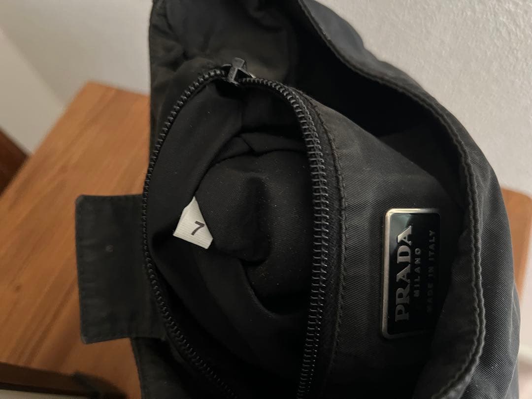 【ジャンク品】プラダ　ワンショルダー　ナイロン　三角ロゴ　ブラック　プラスチック