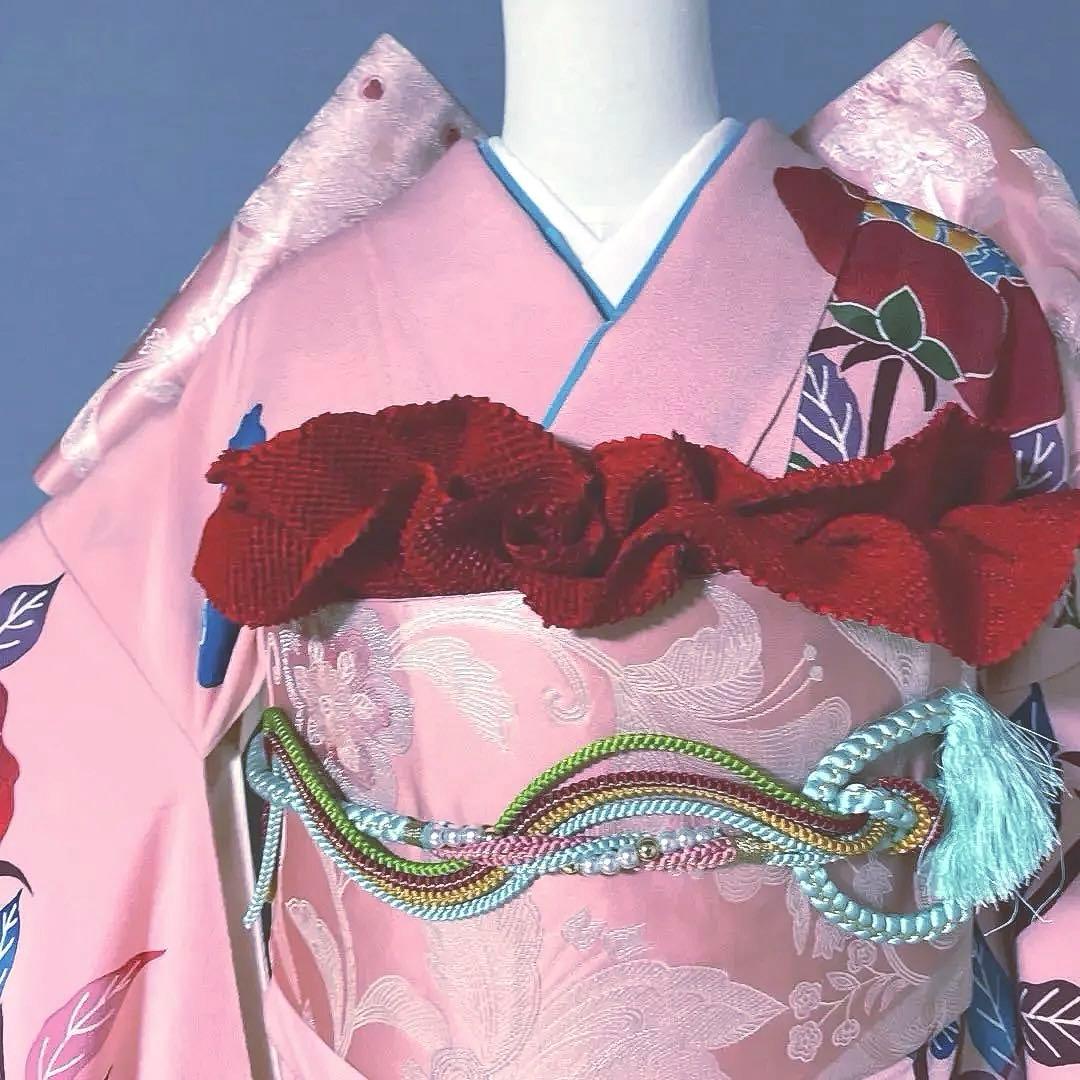 振袖フルセット　手描き友禅　幻想的な花柄は個性が光る　手染めの振袖 成人式　振袖