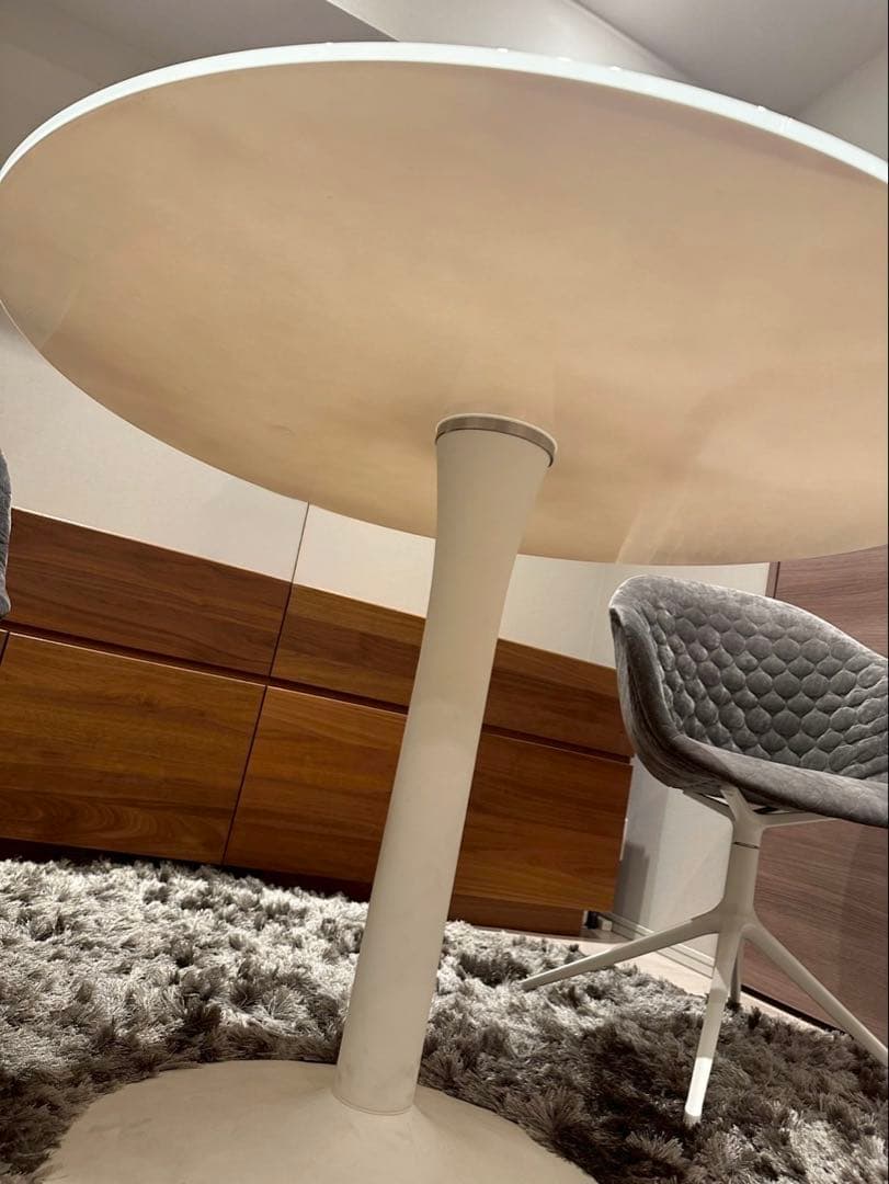 ボーコンセプト New York 堂々たる上品ラインテーブル ホワイト