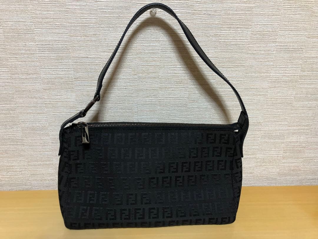 FENDI フェンディ ズッカ柄 ワンショルダーバッグ　アクセサリーポーチ