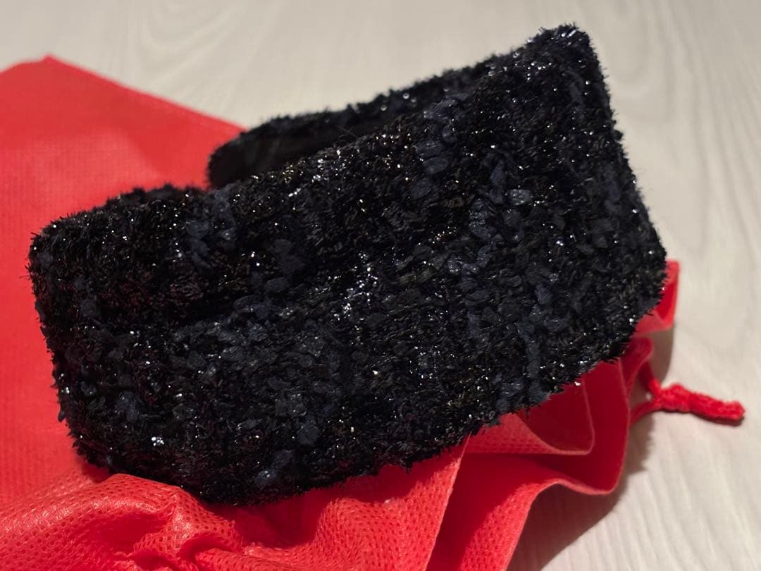 未使用 ラ マジョリーナ 大人のカチューシャ ヘアバンド ブラックラメ ツイード