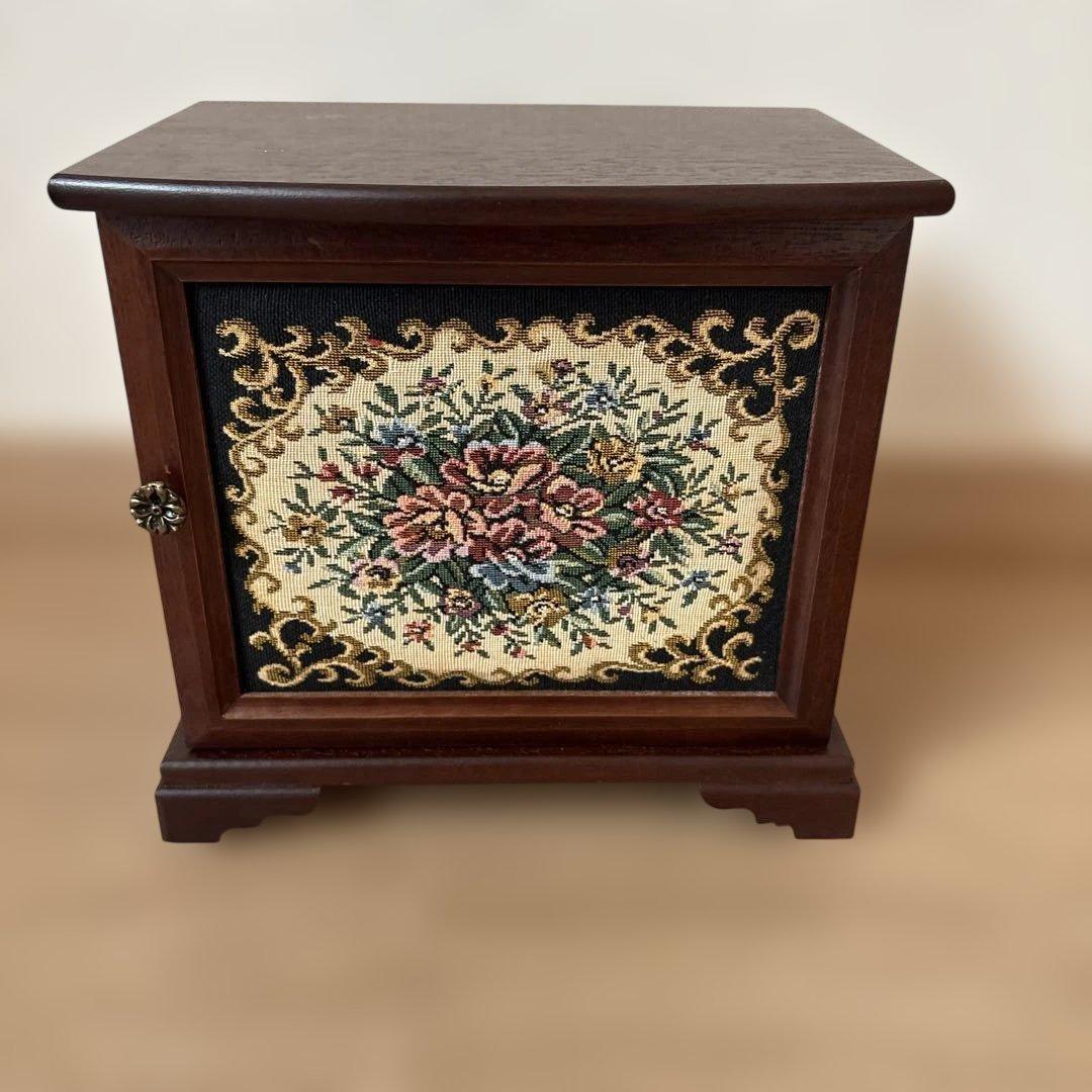 イタリア刺繍 ゴブラン織り 天然木 宝石棚 レトロ アクセサリーボックス