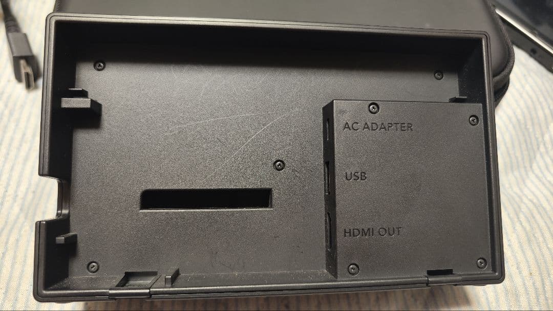 ニンテンドーSwitch 2021年モデル Joy-Conなし