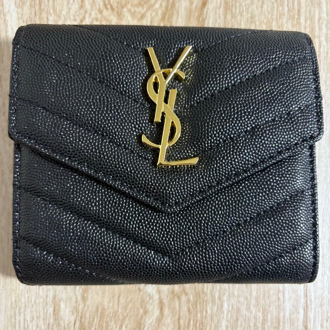 Yves Saint Laurent イブサンローラン カサンドラ 三つ折り財布