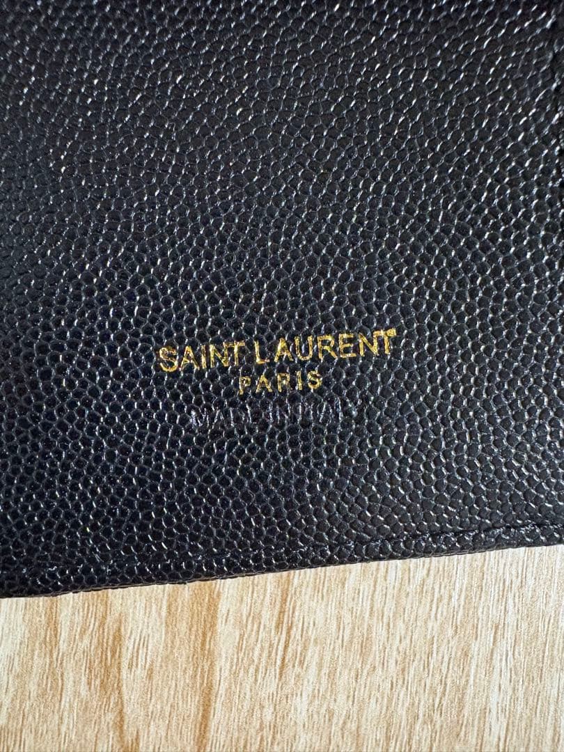 Yves Saint Laurent イブサンローラン カサンドラ 三つ折り財布