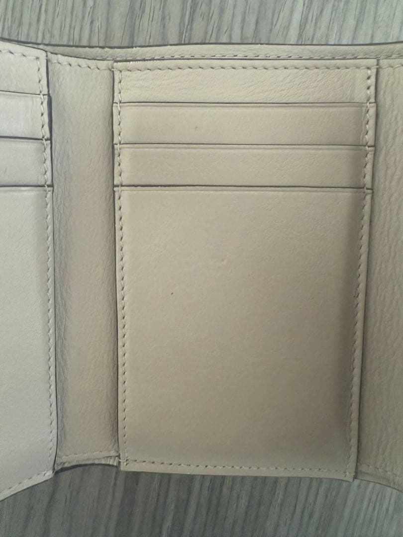 再再値下げ！LOEWE 三つ折り財布