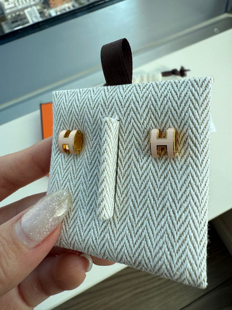 【極美品】HERMES ポップアッシュミニピアス Hポッ プ