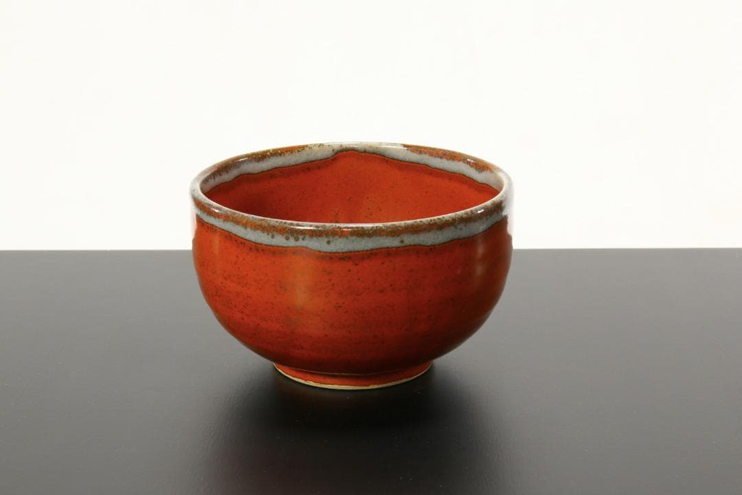 赤い陶器の茶碗 木箱付き