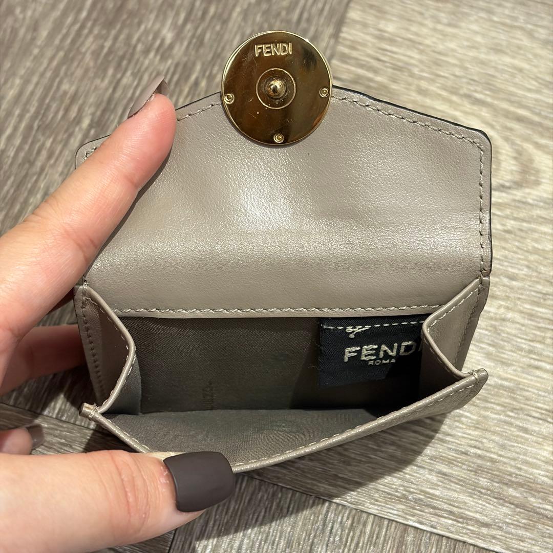 1/22まで限定価格　FENDI フェンディ　財布　マイクロ三つ折り財布