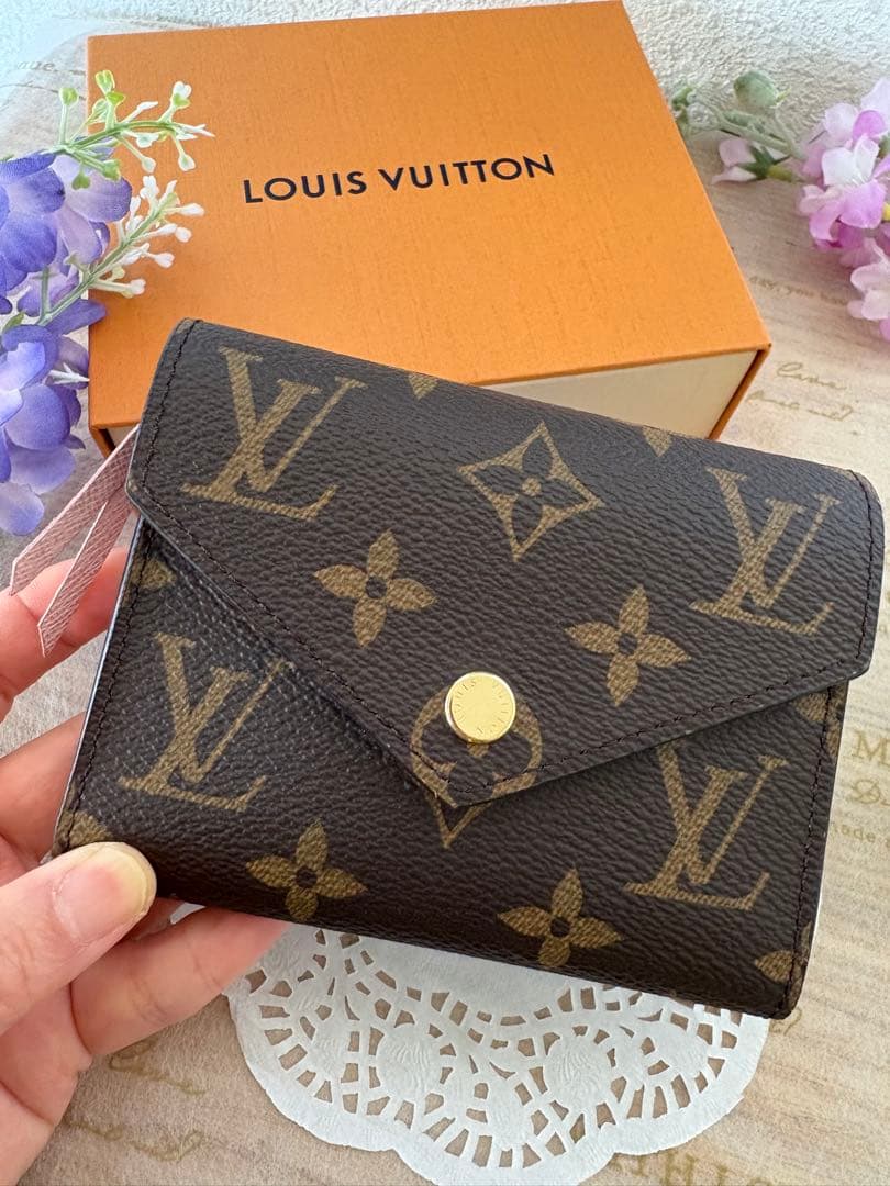 LOUIS VUITTON ポルトフォイユ・ヴィクトリーヌモノグラム　ピンク