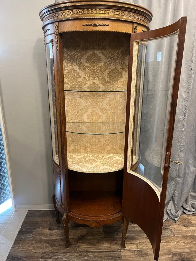 【イタリア製】 ガラスキャビネット ３面ガラス 飾り棚 象嵌細工 猫脚