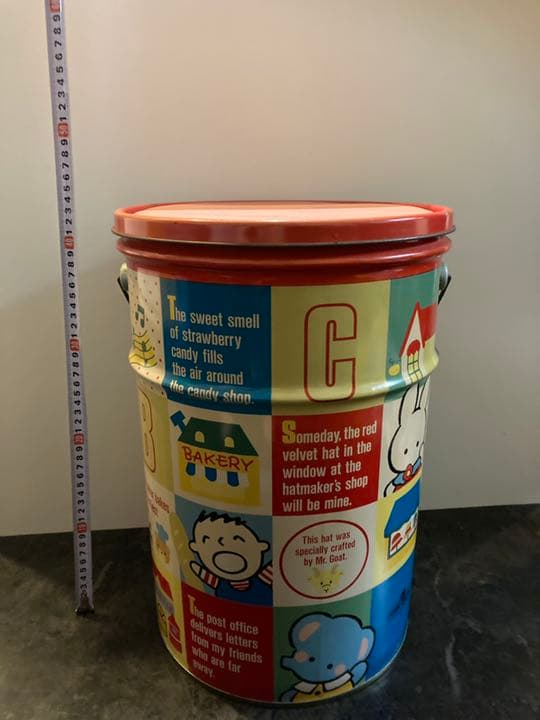 ハローキティ　サンリオくじ　椅子　缶　景品　昭和　レア