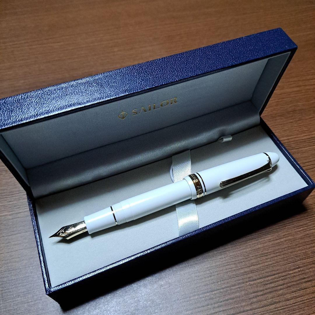 SAILOR ホワイト 万年筆 専用ケース付き