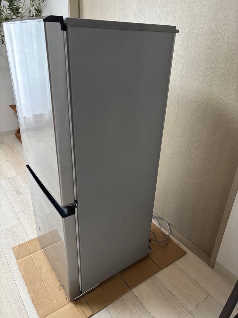 シルバー冷蔵庫 コンパクト 冷凍庫付き