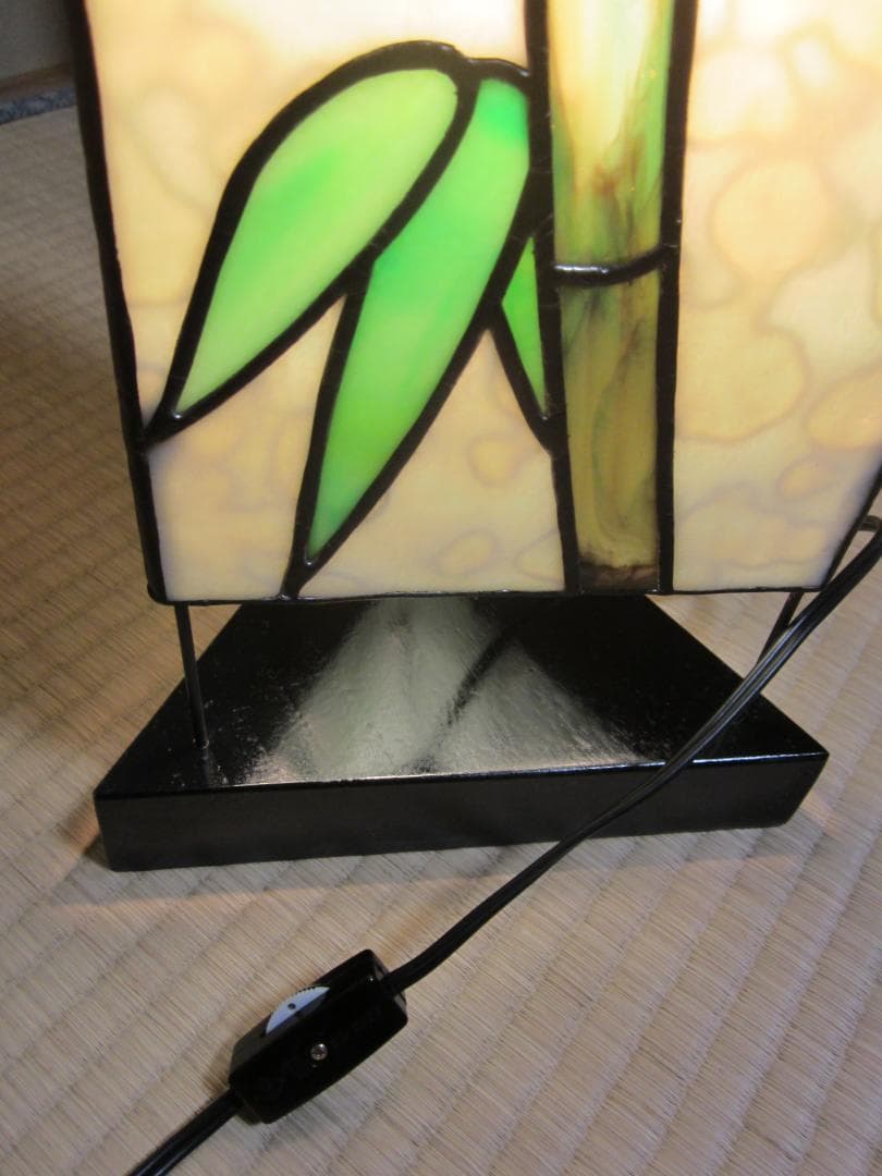 造形作家◆ステンドグラス ◆和風・三面に竹笹の柄のスタンドライト・照明器具