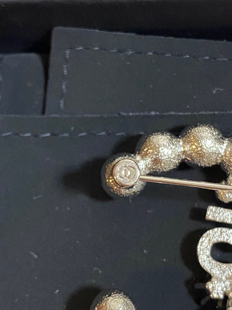 【新品未使用】国内正規品CHANEL ブローチ　Ccロゴ　no.5