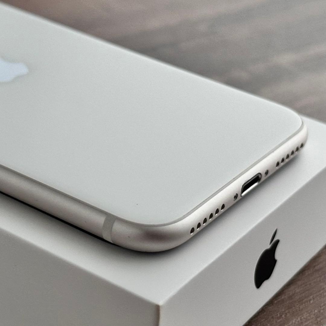 【良品◎】iPhoneSE 第3世代 本体 Starlight 128GB