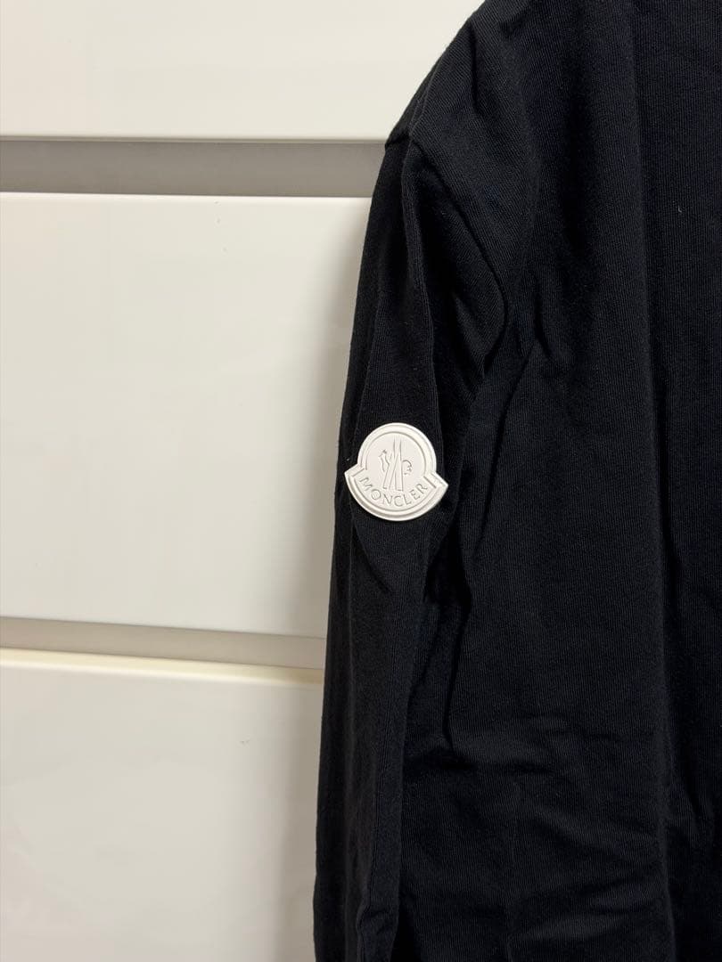 MONCLER ブラック クルーネック Tシャツ