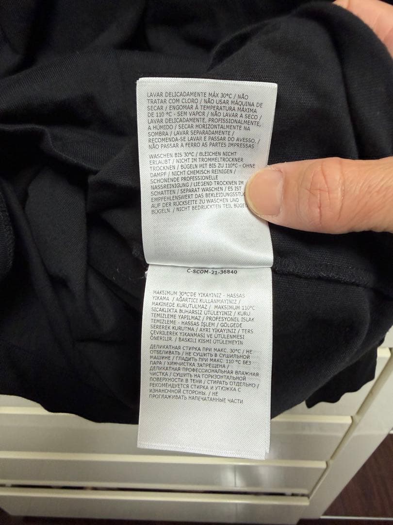 MONCLER ブラック クルーネック Tシャツ