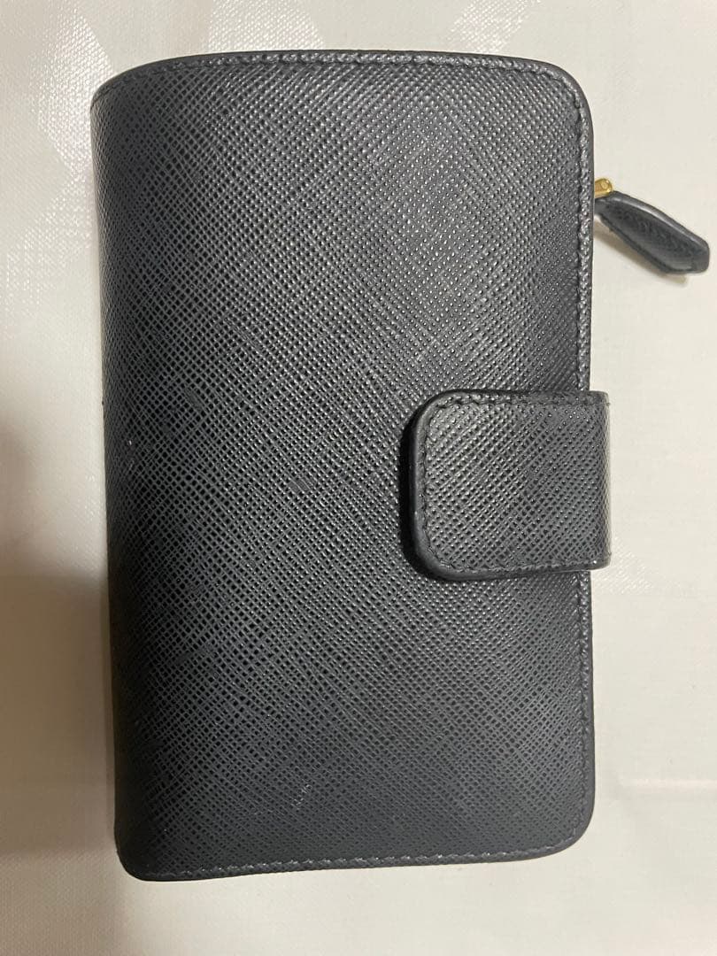 【aさま専用】PRADA 二つ折り財布 黒 レザー