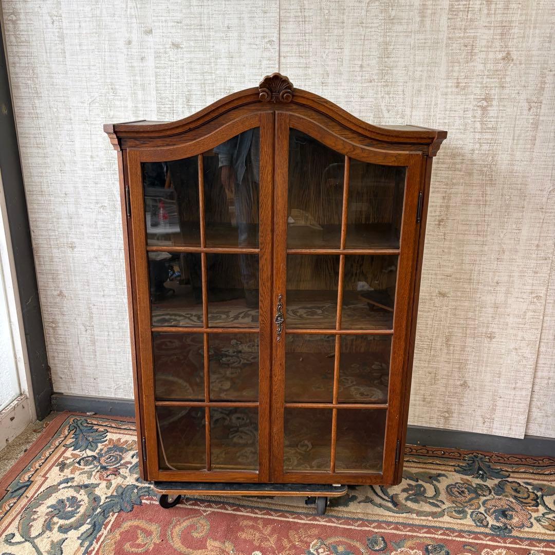 英国アンティーク 大型 木製サイドボード 窓枠風ガラスキャビネット 飾り棚