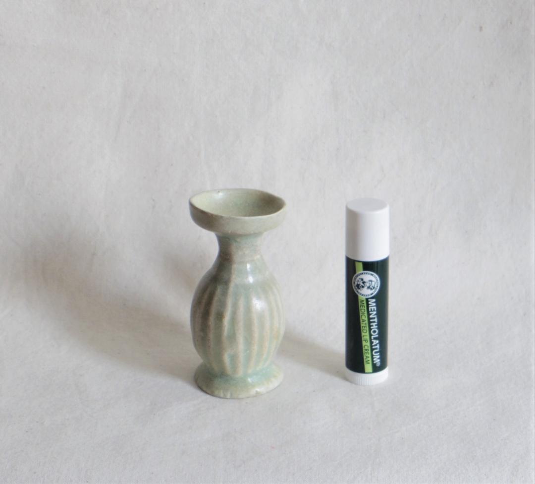 小さな壺　青磁　東南アジア