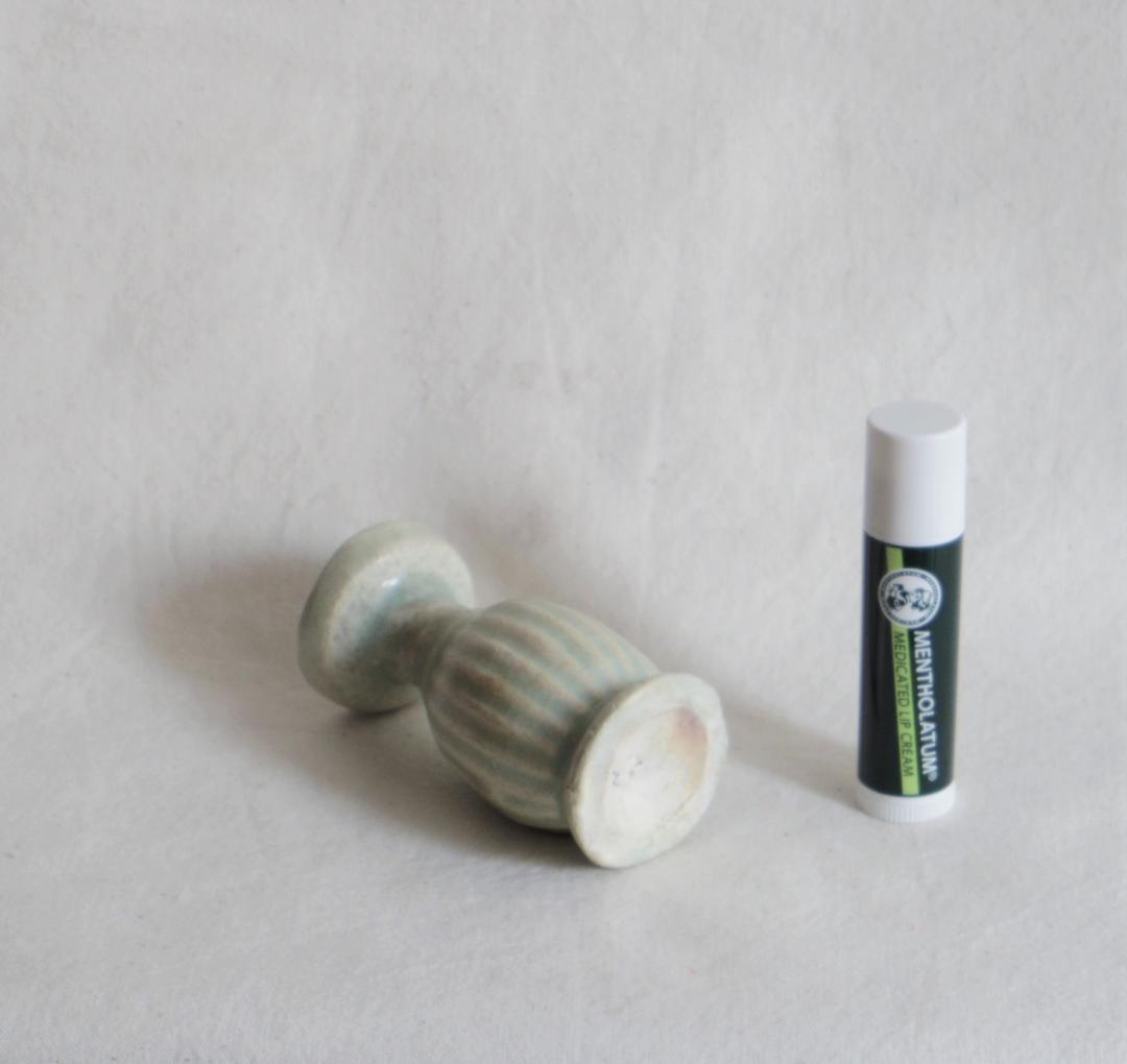 小さな壺　青磁　東南アジア