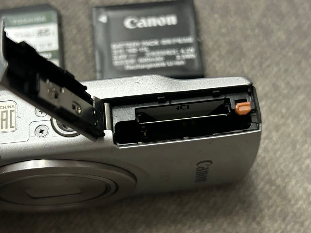 Canon IXY 200 シルバー