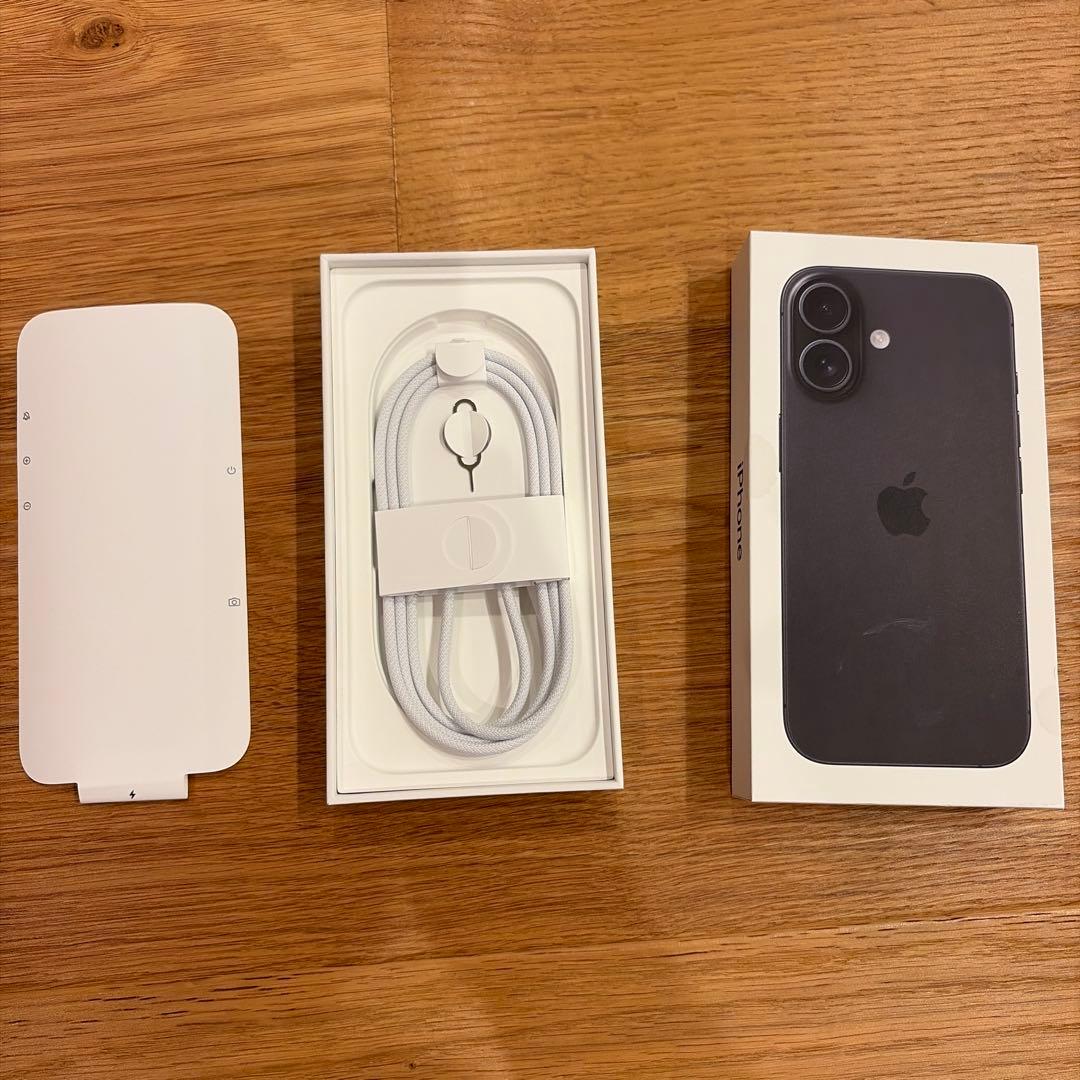 【ほぼ新品】Apple iPhone16 128gbブラック本体 SIMフリー