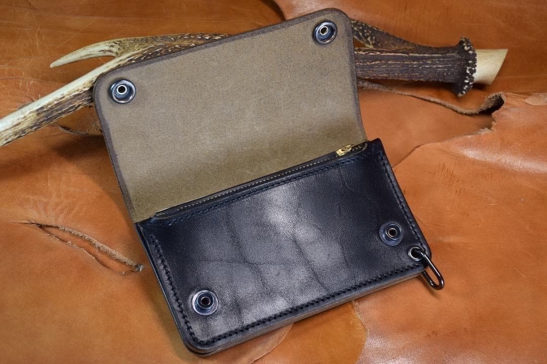 ホースバット　MARYAM社　トラッカーウォレット　ミドルサイズ　黒　茶芯