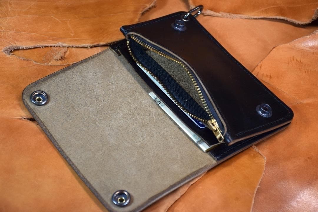 ホースバット　MARYAM社　トラッカーウォレット　ミドルサイズ　黒　茶芯