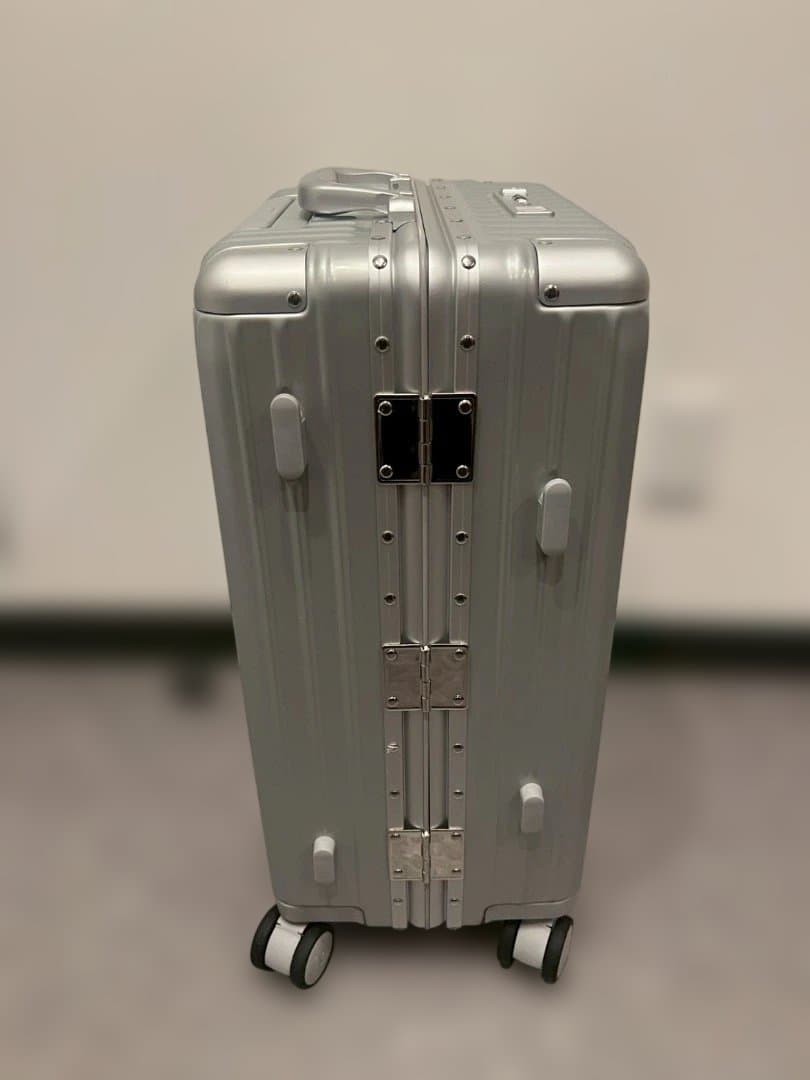 多機能キャリーケース【エナメルシルバーS】B27