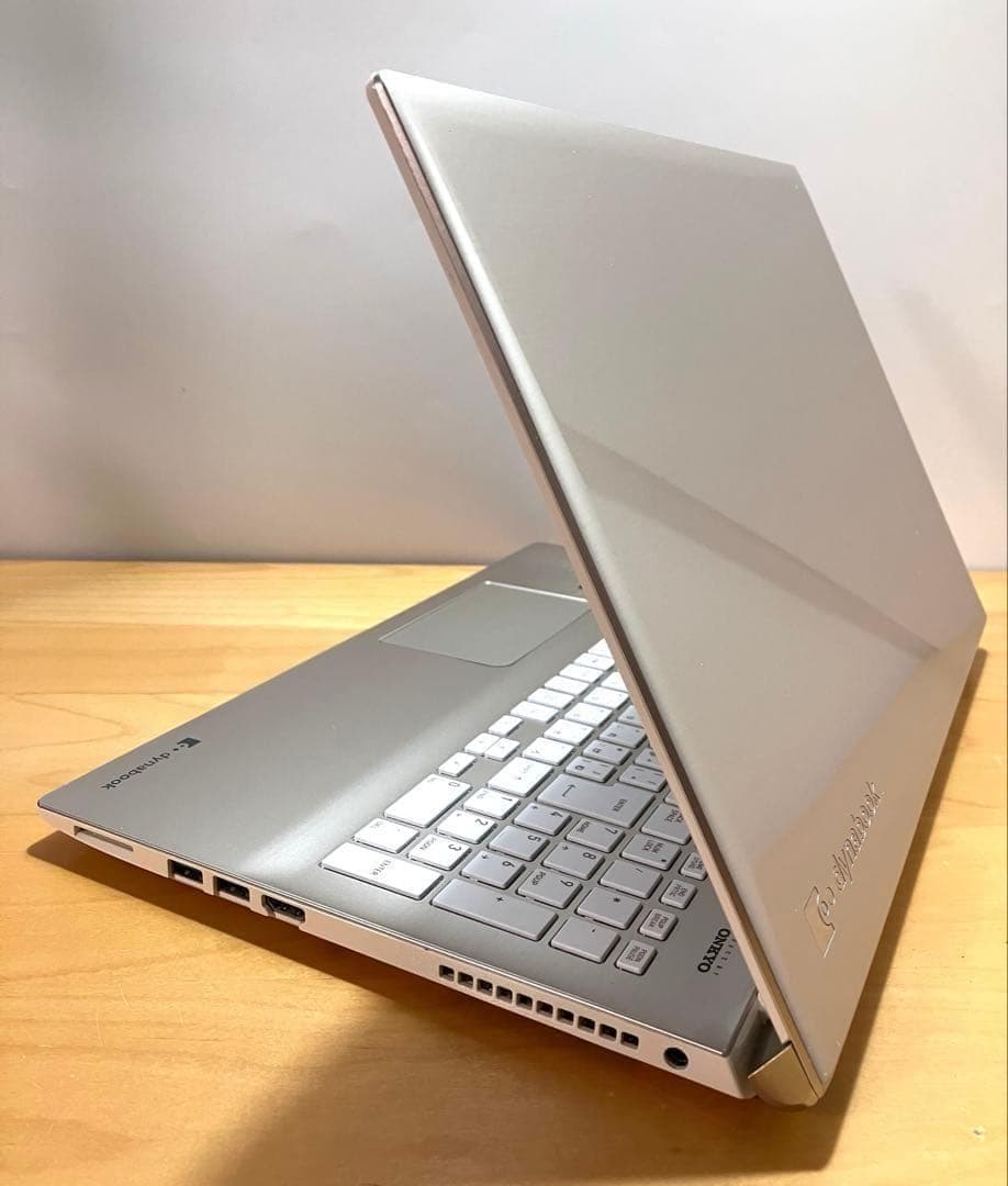 ノートパソコン　高性能　COREi3/SSD256/メモリ8/カメラ/オフィス