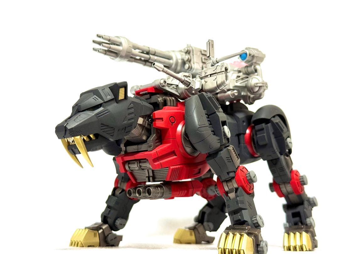 ゾイド セイバータイガー シュバルツスペシャル 完成品 リアライズモデル