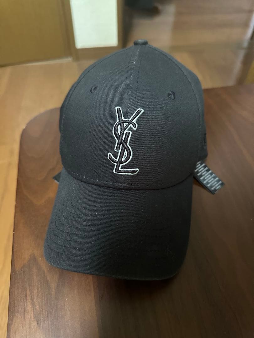 【ほぼ新品】Saint Laurent YSLロゴキャップ